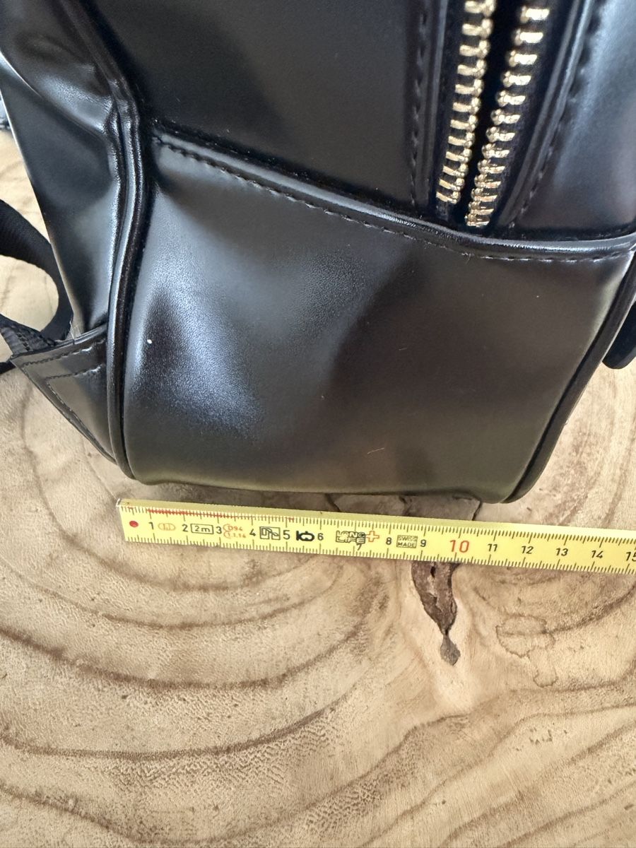 Versace Zaini: Versace Jeans Rucksack Schwarz mit Nieten  – Usato da Hägglingen venduto da Raff_Ella 9