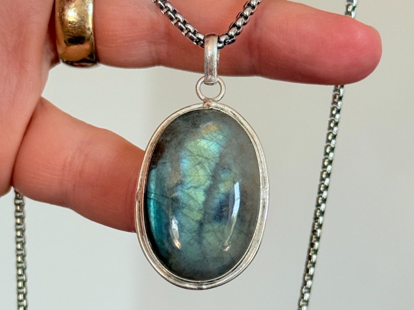 Ketten: Collier vintage avec pendentif pierre Labradorite – Neu und originalverpackt aus Genève von AWWA