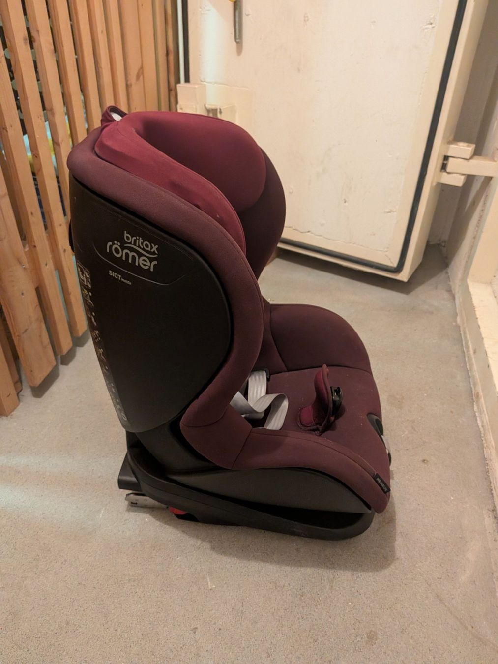 Britax Römer Seggiolini per auto: Britax Römer Trifix 2 i-Size Kindersitz – Usato da Zürich venduto da robert_sz 2