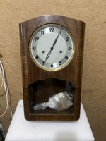 Belle horloge murale ancienne en bois,