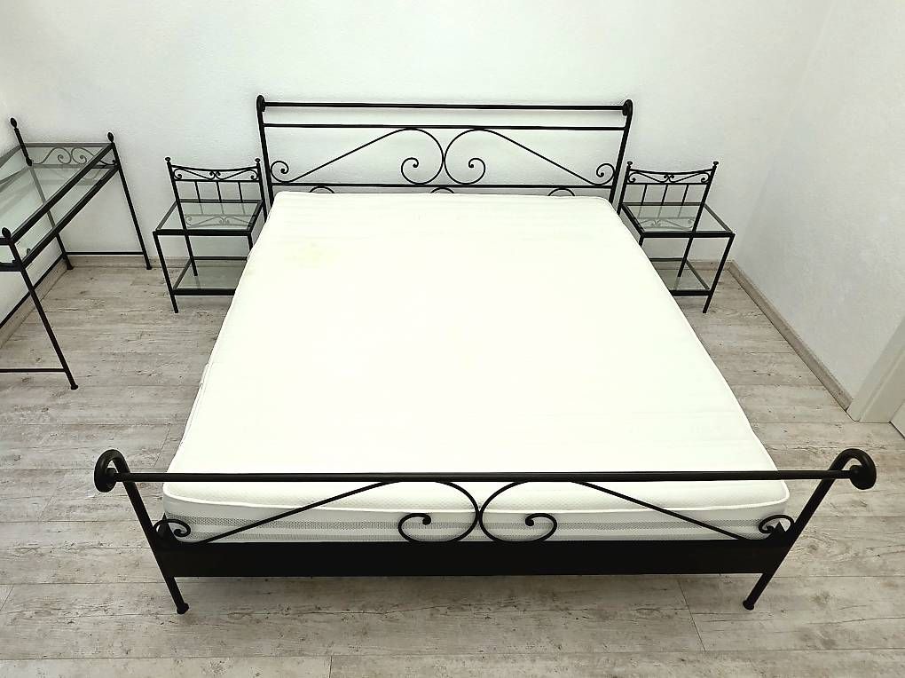Betten: Metallbett  – Gebraucht aus Soyhieres von chatons