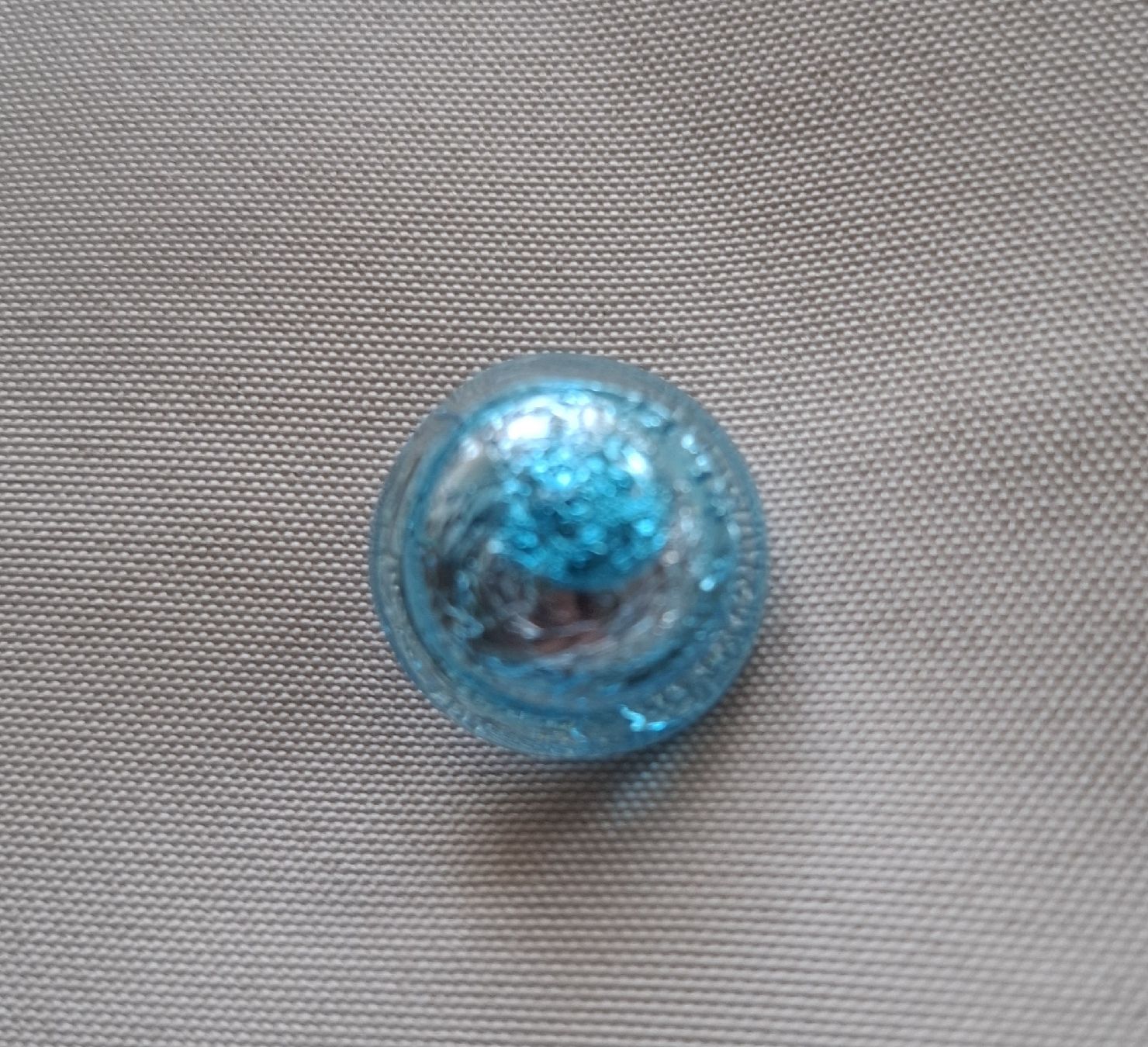 Bottoni: Handgemachter Glasknopf Hellblau mit Silber, 20 mm. – Usato da Dietikon venduto da Hirschkopf 4