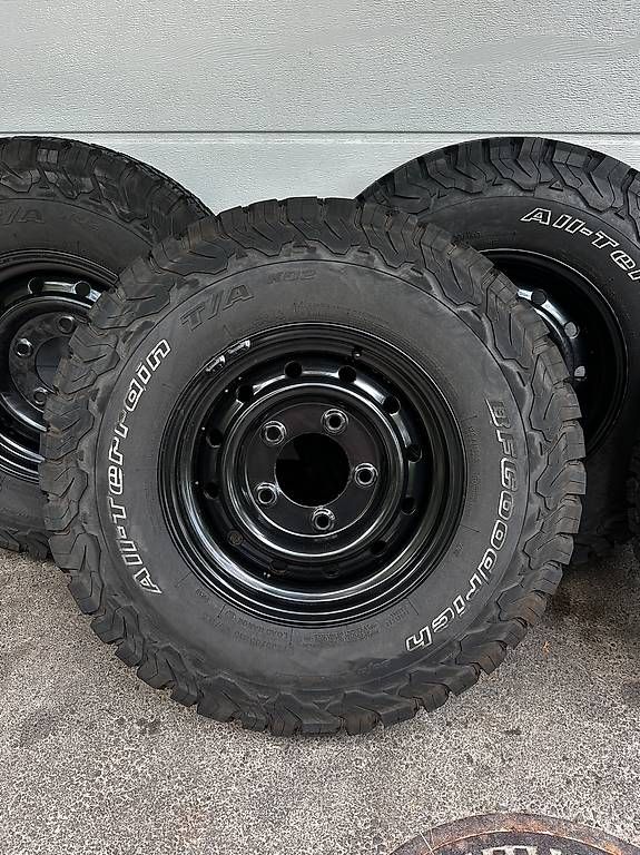 Land Rover Pneus & Kompletträder: Land Rover Defender Radsatz – Gebraucht aus Bern von Gianneler 1