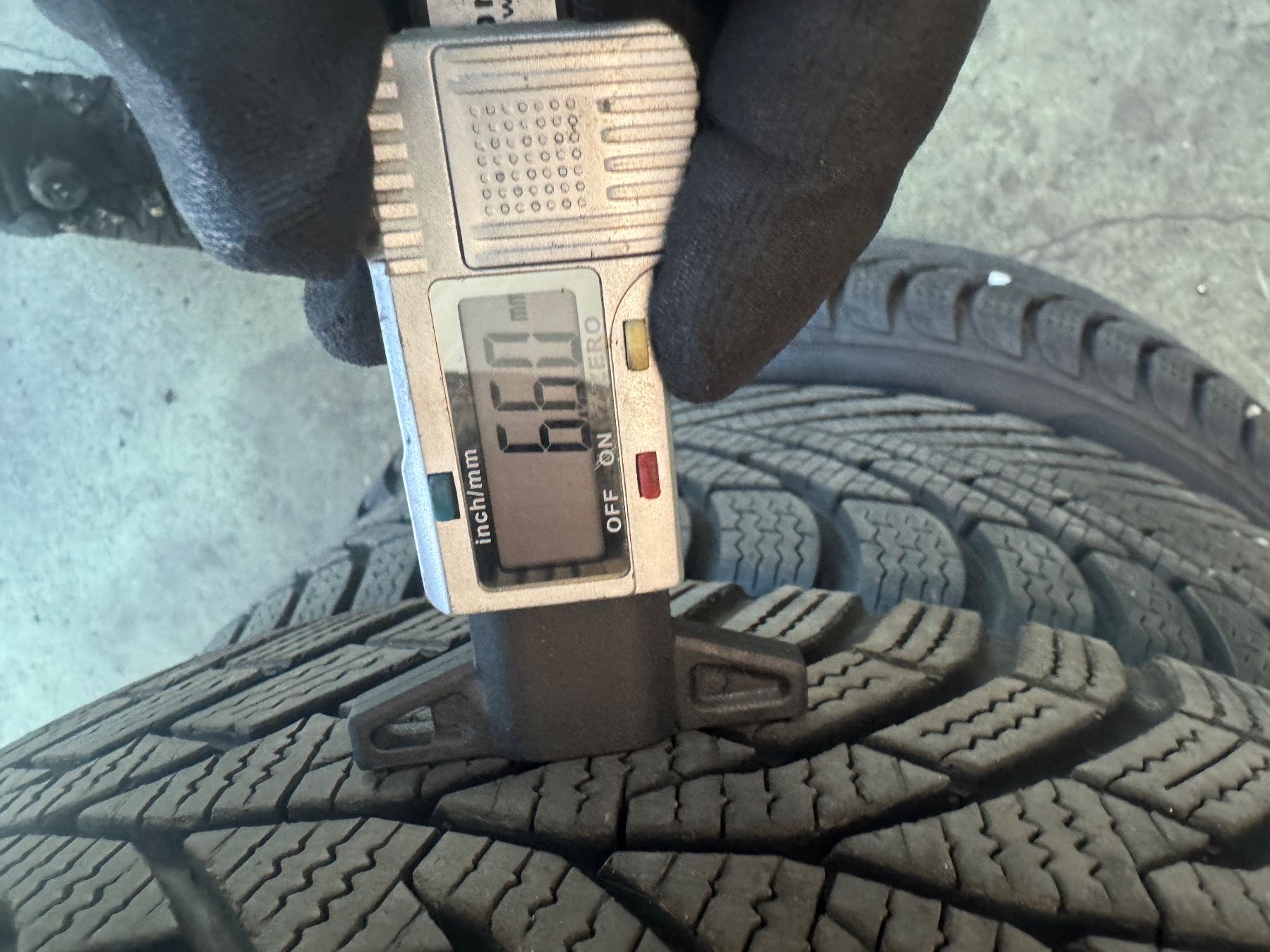 Continental Pneus & Kompletträder: 205/55R16 – Gebraucht aus Widen von Dinero02 2