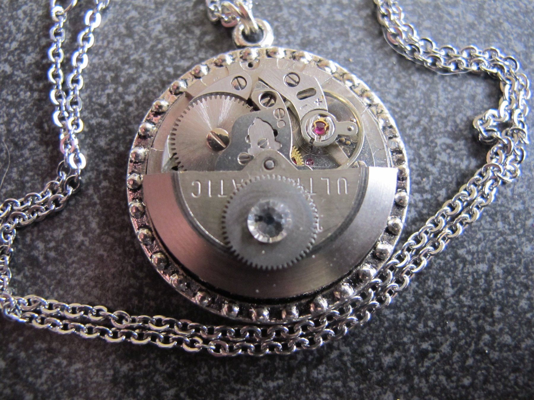 Ciondoli: Steampunk Kette mit Anhänger Uhrwerk – Nuovo (secondo la descrizione) da Schwanden GL venduto da UHRKNALL 3