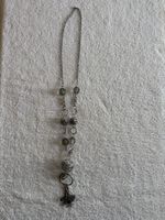 Lange Halskette mit Perlen und Anhänger Modeschmuck