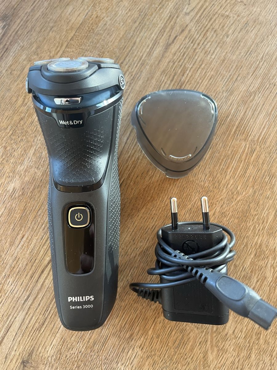 Philips Rasierapparate & Rasierklingen: Philips Shavers Series 3000 – Gebraucht aus Plaffeien von CN83 1