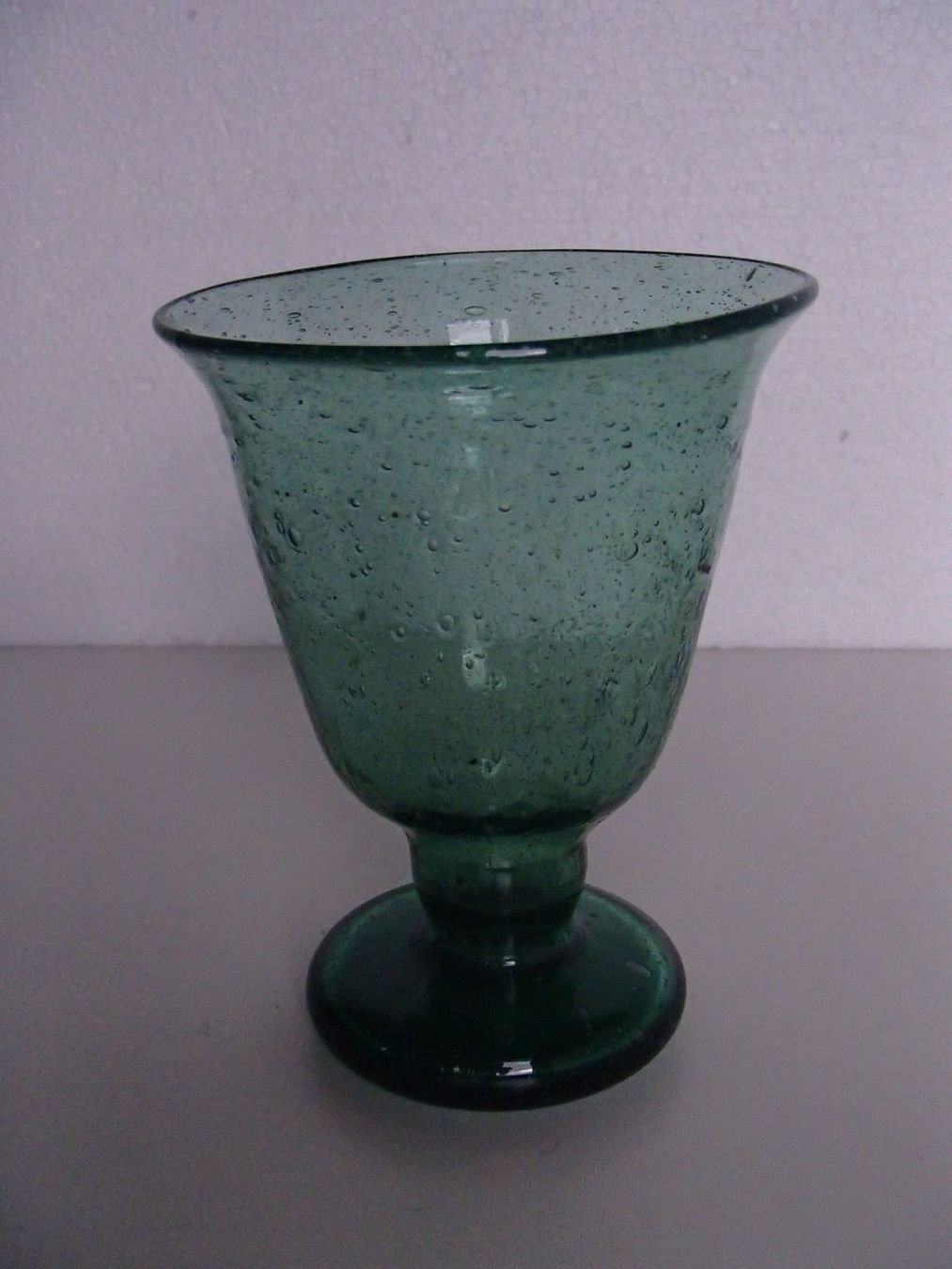 Bicchieri: 1960THIES GRÜNES GLAS MIT LUFTBLASEN – Usato da Schöfflisdorf venduto da pullux