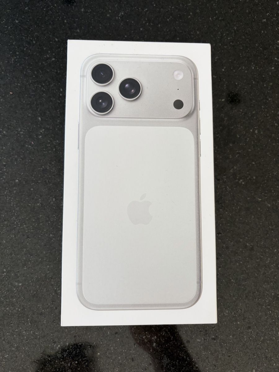 Apple Telefoni cellulari / Smartphones: iPhone 17pro Max 256GB neuf – Nuovo e nell'imballaggio originale da Châtel-St-Denis venduto da fra_frl6 1
