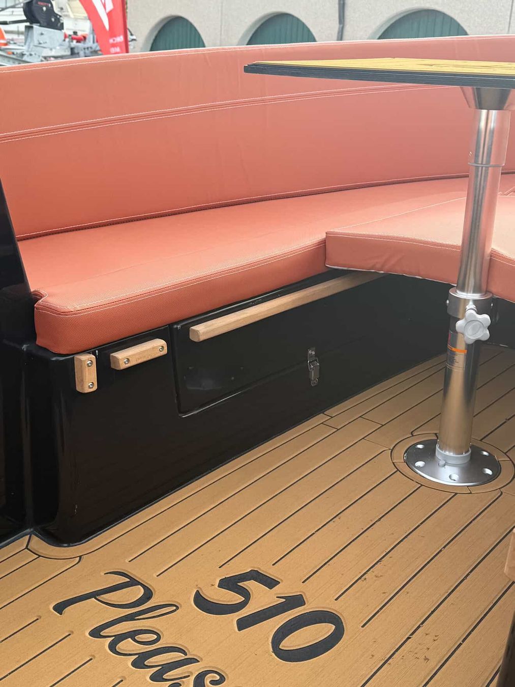 Bateaux: Open Boot mit 8 PS motor – Neuf avec emballage d'origine à Quartino par 5franc 8