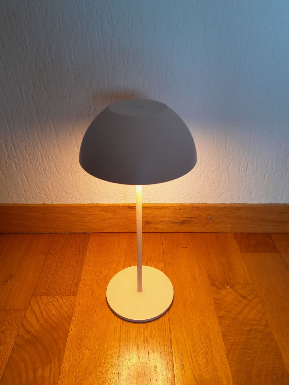 Lampen: Tchibo LED-Akku-Tischleuchte rosa – Neu (gemäss Beschreibung) aus Zürich von mel_nj78 1
