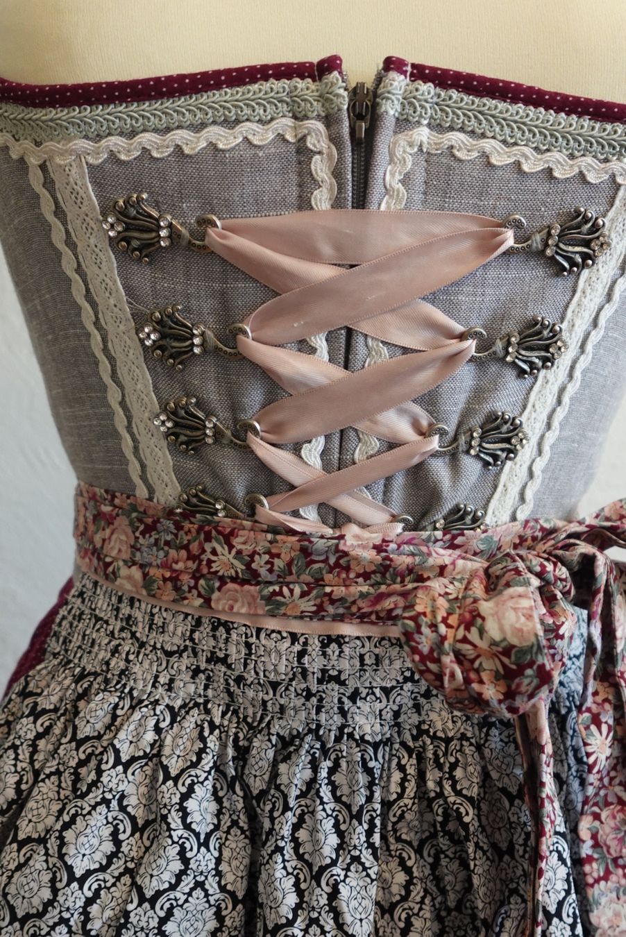 Costumi: Krüger Dirndl – Usato da Grüningen venduto da selinasearching 4