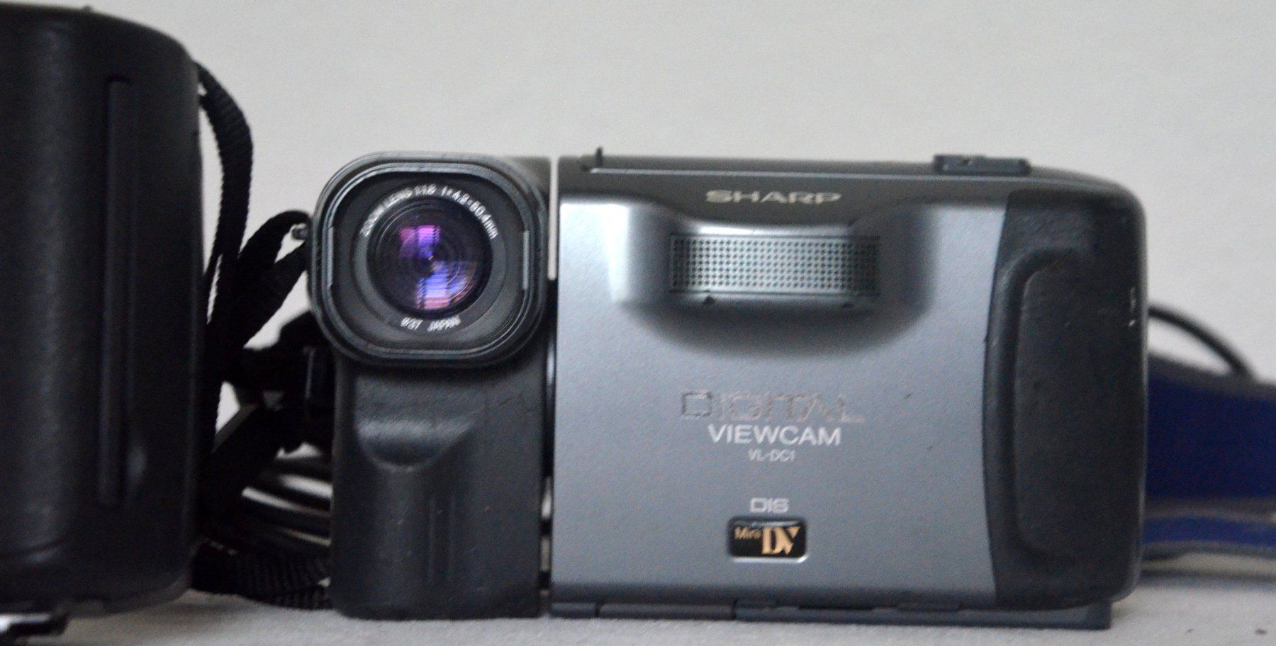 Sharp Videocamere: Sharp  Hi8  + MiniDV  Camcorder / caméscope – Nuovo e nell'imballaggio originale da Collonges venduto da arashee 4