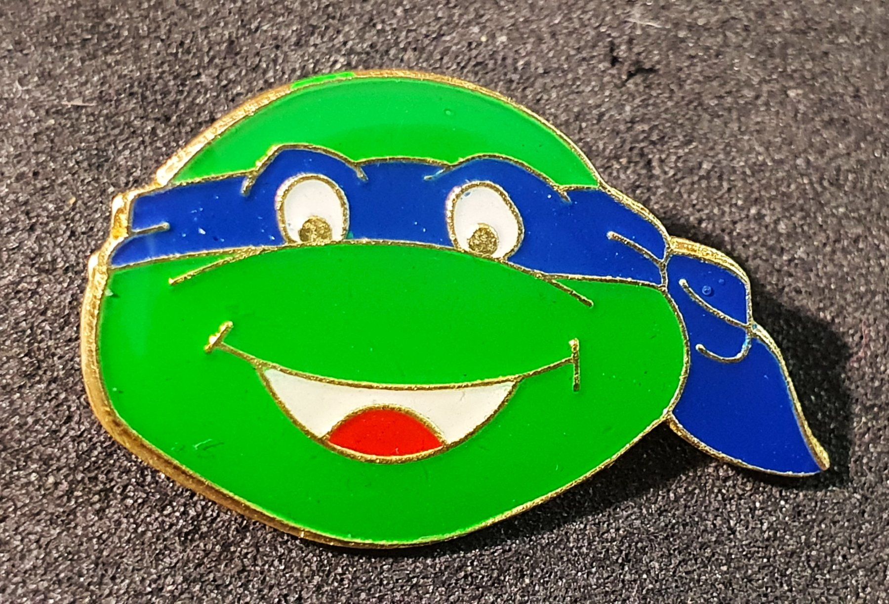Placchette & Badge: BB811 - Pin Ninja Turtles Leonardo – Usato da Reinach BL venduto da Boston-Verkauf