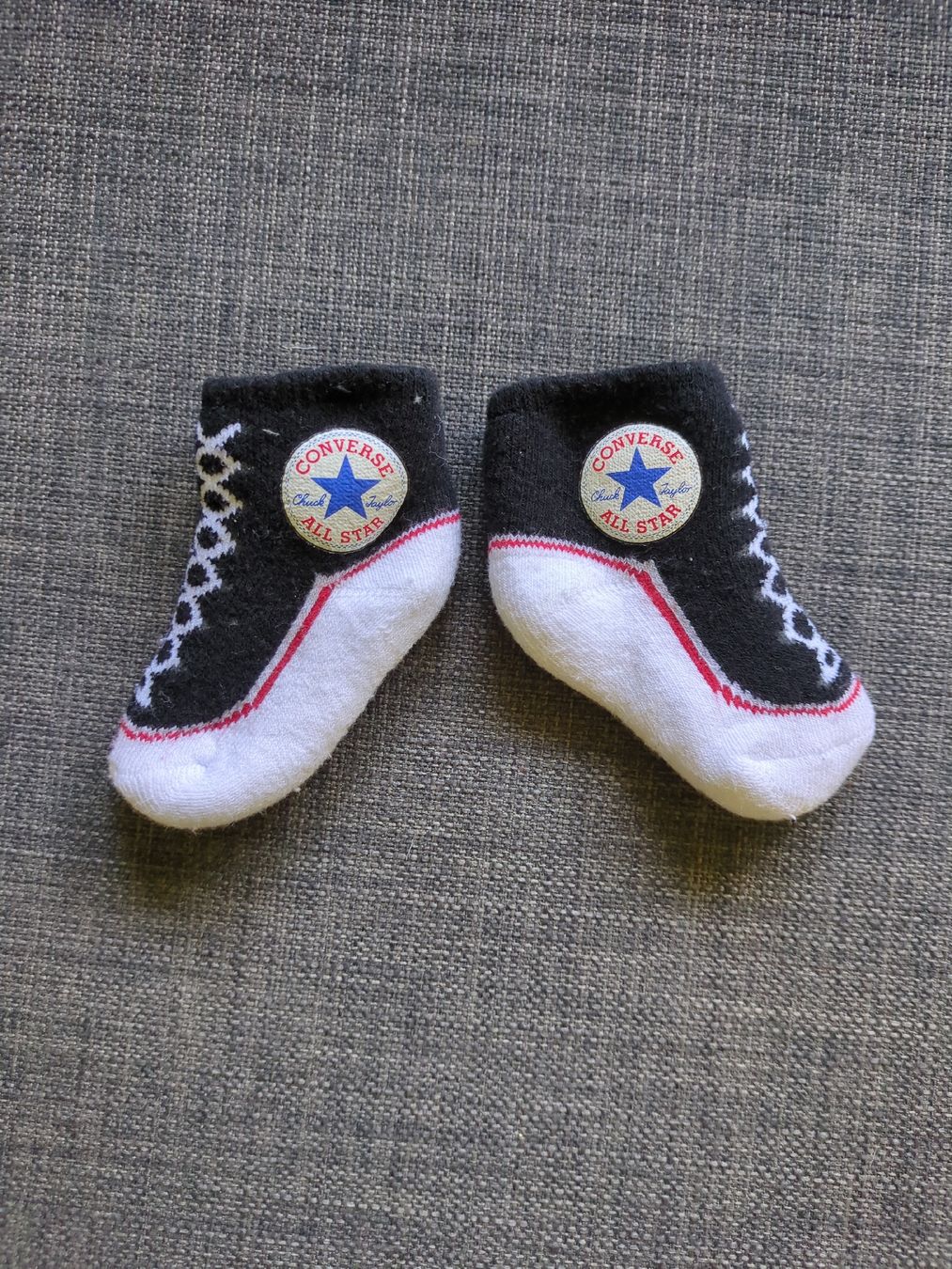 Calze per bambini: Baby Söckli im Converse Look – Usato da St. Gallen venduto da Lila_238