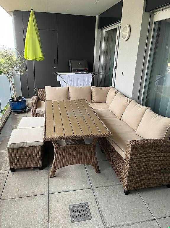 Set di tavolo e panche: Gartenlounge mit Tisch in heller Rattan-Optik – Usato da Müllheim-Wigoltgn venduto da MicheleFrei 2