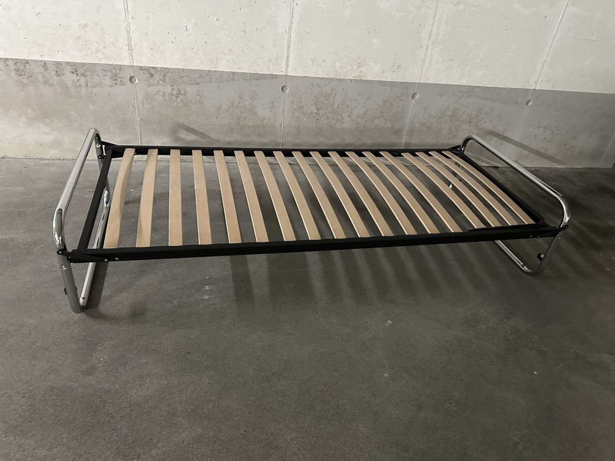 Lits: Designer Bett 90x200 – D'occasion à Niederurnen par KEVIN078