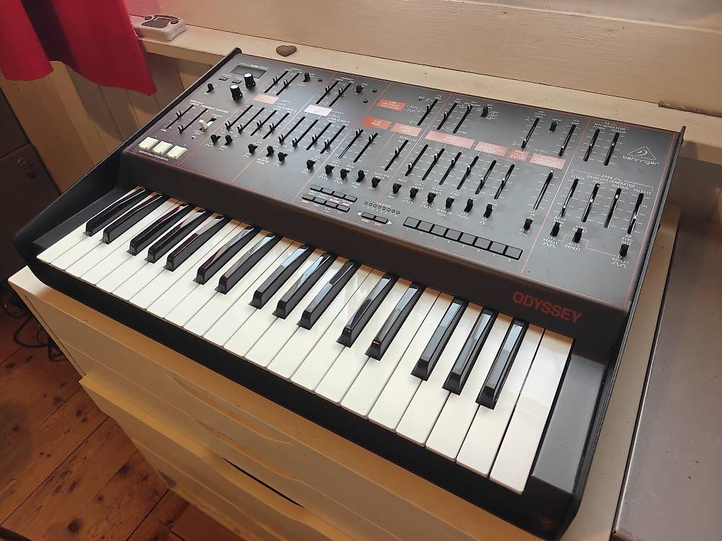 Behringer Strumenti musicali: Synthesizer Behringer Odyssey – Usato da Winterthur venduto da Nevermindthebollocks