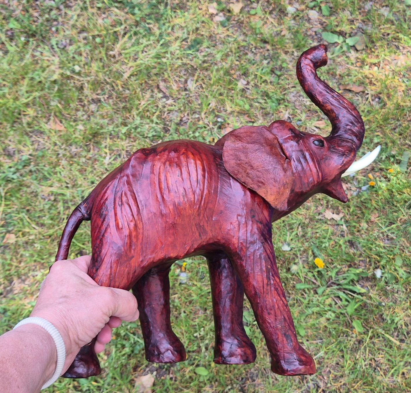 Statuette: Elefant überzogen mit feinem braunem Leder – Usato da Neerach venduto da SilliS 5