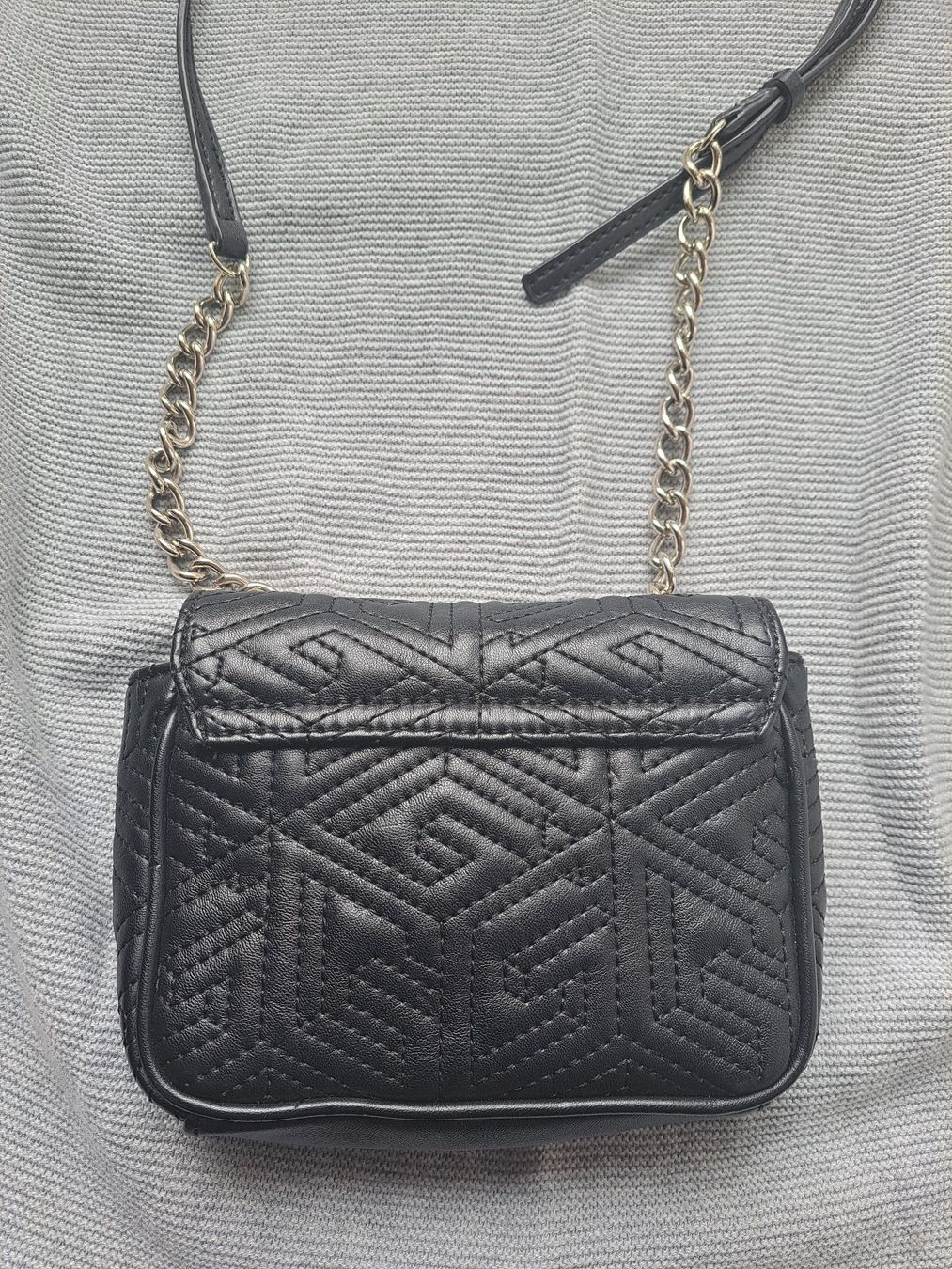 Guess Borse da donna: Kleine Handtasche Guess - schwarz – Usato da Zürich venduto da amico07 1