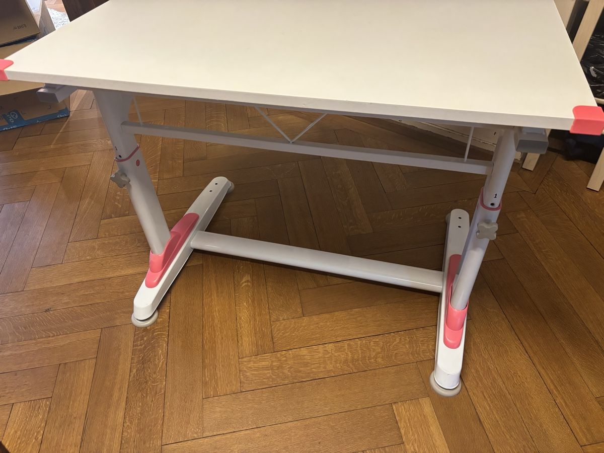 Schreibtische: Schreibtisch Kind inkl. Stuhl – Gebraucht aus Interlaken von Tur