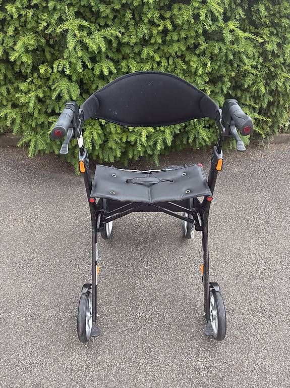 Ausili per la deambulazione: Leichtgewicht Rollator Carbon – Usato da Villars-sur-Glâne venduto da AllisonGina 2