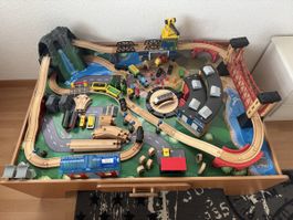 Spieltisch und Holzeisenbahn Imagination