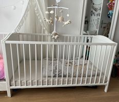 SMÅGÖRA Babybett, weiß, ink. Matratze