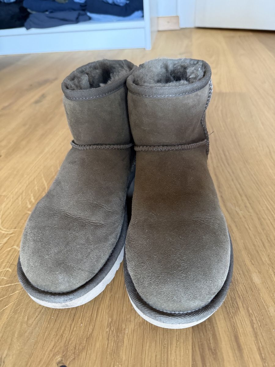 Scarpe da donna: UGG Boots braun Grösse 38 NEU – Nuovo (secondo la descrizione) da Zürich venduto da chr_5yqg 4