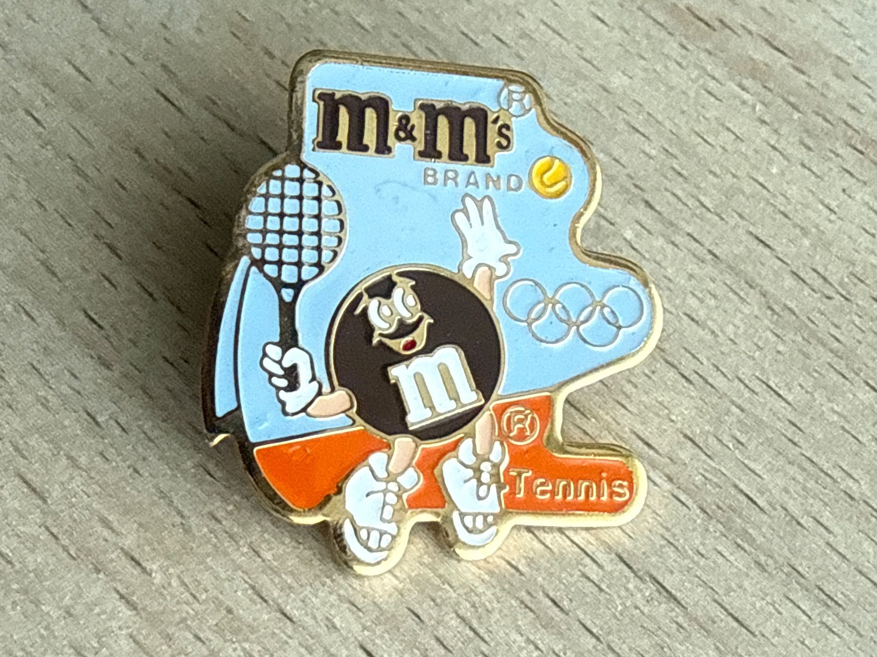 Placchette & Badge: Pin M&M's Olympia Tennis – Usato da Glattbrugg venduto da Schweigmatt