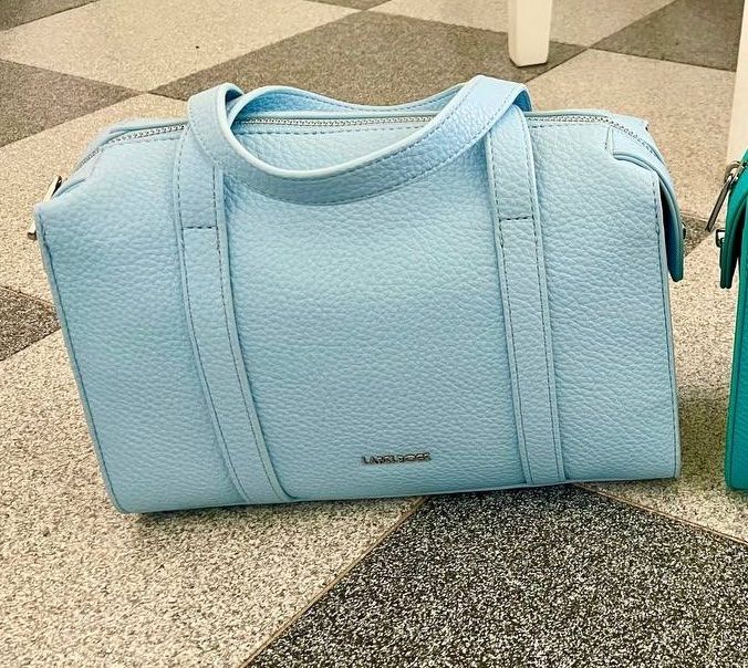 Borse da donna: Vendo bauletto azzurro – Nuovo (secondo la descrizione) da Brione s. Minusio venduto da Je_Jey 3