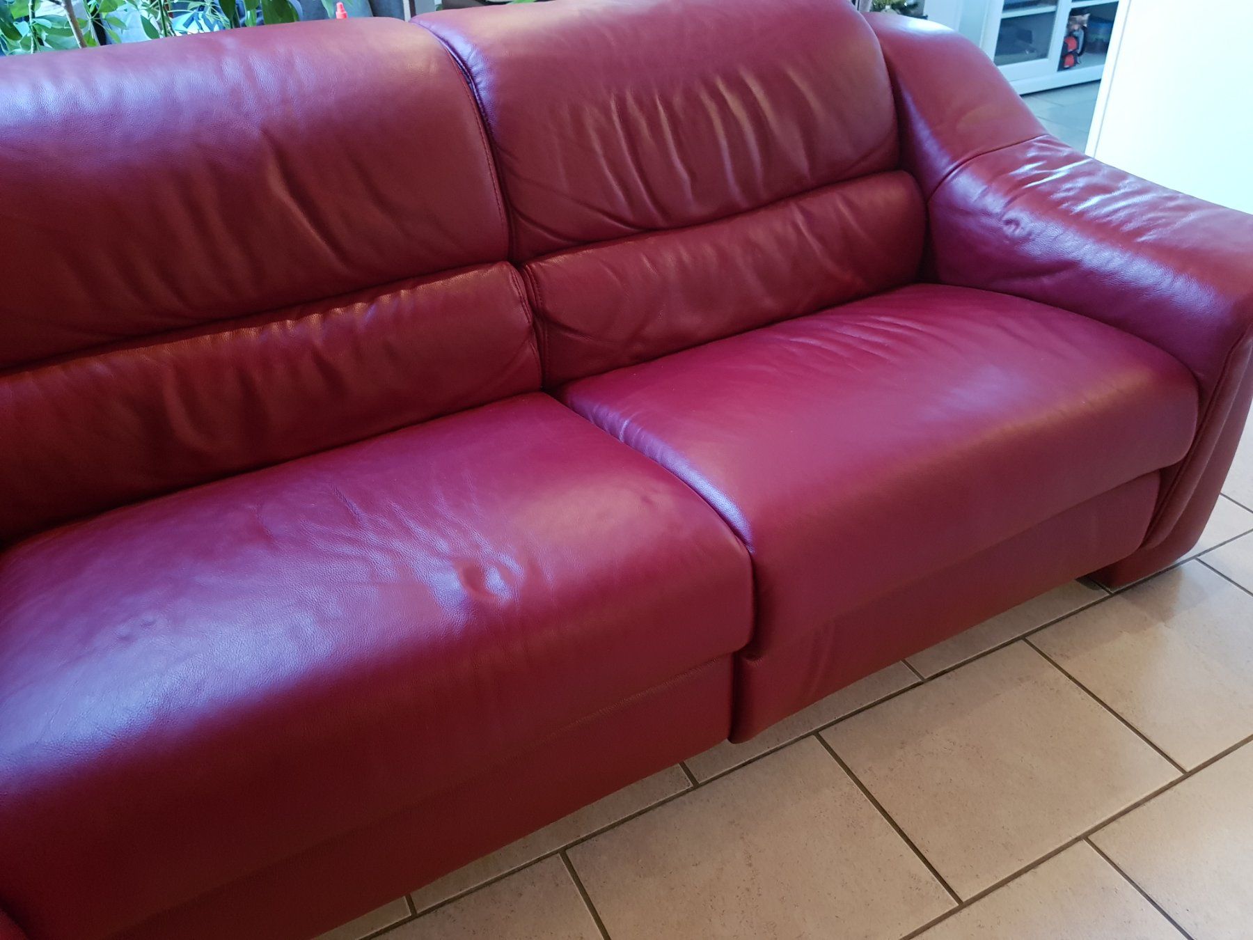 Sofas: Hochwertiges dunkelrotes Leder Ecksofa, verstellbare Teile – Gebraucht aus Turbenthal von viw_48fr 3