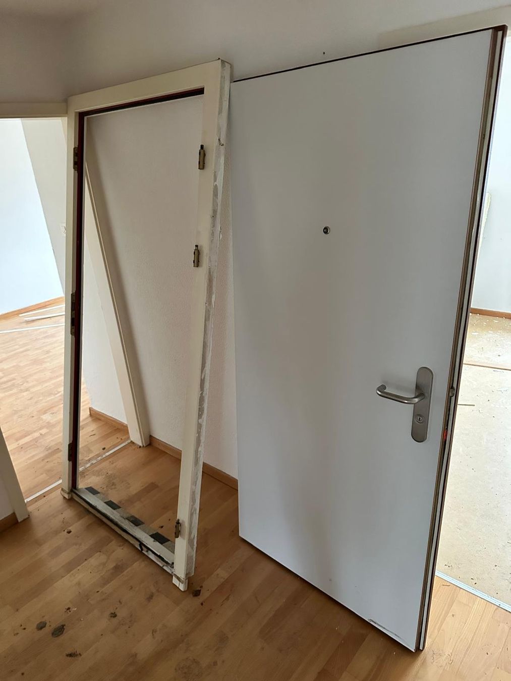 Porte: Sicherheitstür mit Rahmen – Usato da Spreitenbach venduto da Space_X 6