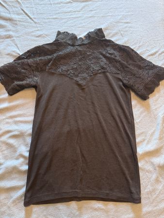 Schickes Tshirt mit Spitze, Grösse M, ideal für den Sommer