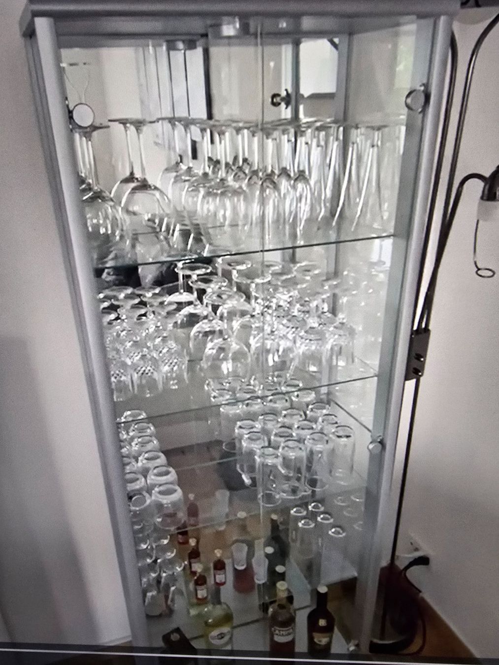 Vetrine: Glas-Standvitrine 175 cm hoch mit Licht – Usato da Deitingen venduto da Honeybal 2