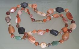 Manifigue Halbedelsteinkette