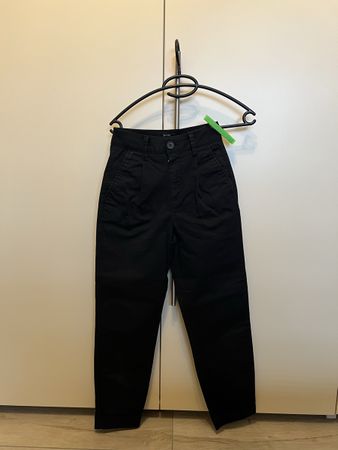 Schwarze Chino-Hose