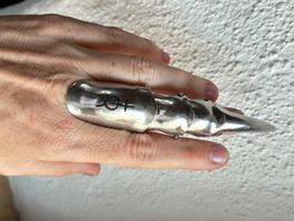 GOTHIK- beweglicher Fingerring mit Symbol (59/19)
