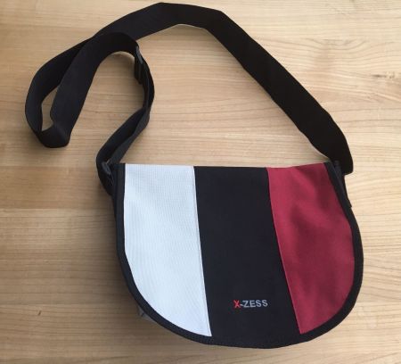 RETRO X-ZESS UMHÄNGETASCHE