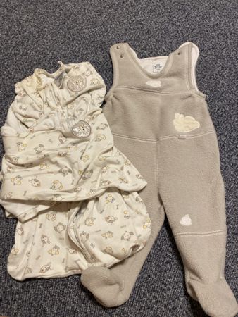 Swaddle und Warmoverall Baby bis 4 M
