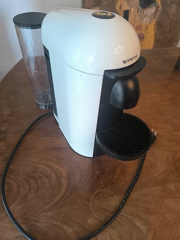 Nespresso Macchine per caffè & Macchine per espresso: Nespresso vertuo comme neuve – Usato da Ecublens VD venduto da mor_lqc5 1