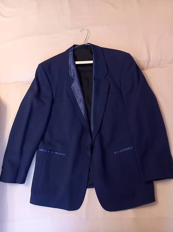 Costumes: Complet homme comme neuf – D'occasion à La Chaux-de-Fonds par don_gs8z 1