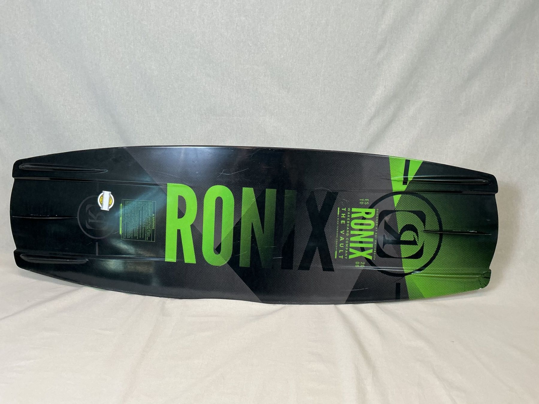 Ronix Tavole da surf e di nuoto: RONIX Wakeboard the Vault 140 cm Gr. 40 - 45.5 – Usato da Richterswil venduto da Restwert_Richterswil 1