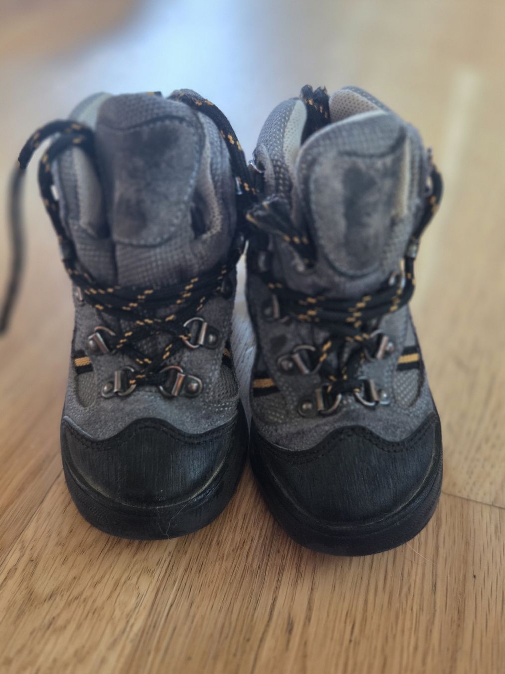 Chaussures garçon: Kinder Wanderschuhe Grösse 26  – D'occasion à Oberurnen par Mar_Sa29.09