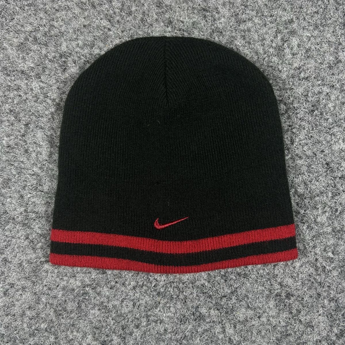 Nike Copricapi, berretti & cappellini: Nike beanie – Usato da La Sagne NE venduto da Matlasape