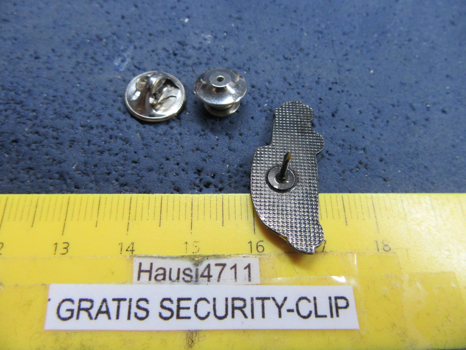 Citroën Placchette & Badge: CITROEN TRACTION LEGER AUTO PIN MIT SECURITY-CLIP – Usato da Ettingen venduto da Hausi4711 1