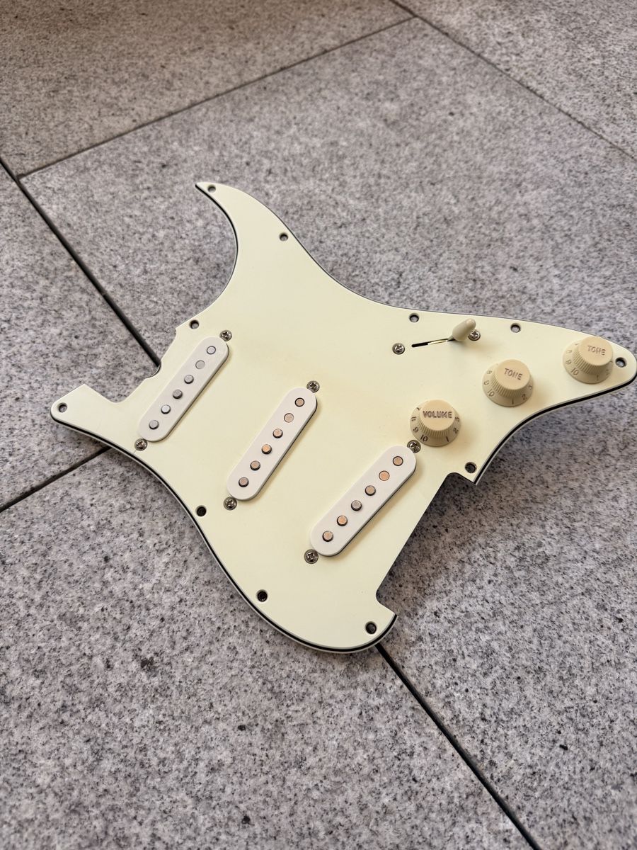 Strumenti musicali: Fender Stratocaster Pickguard Fralin Pickups – Nuovo (secondo la descrizione) da Neuenkirch venduto da Flackmataz 1