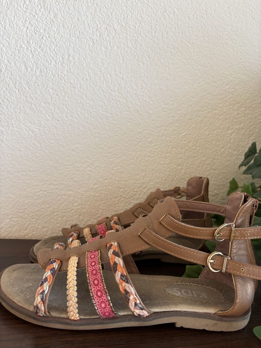 Schuhe für Mädchen: Mädchen Sandalen Grösse 34/35  – Gebraucht aus Wolfhausen von lala_wolfhausen 2