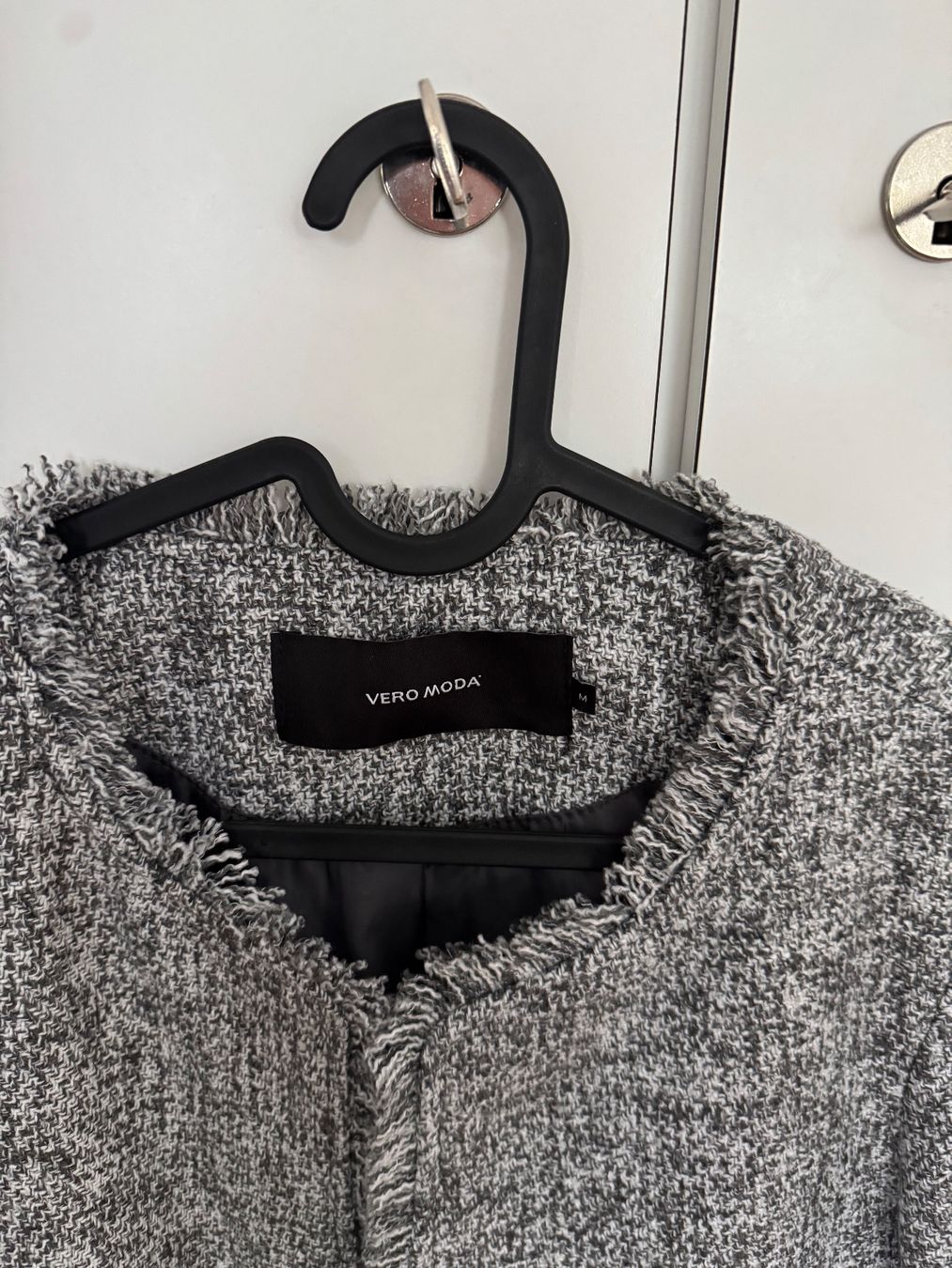Vero Moda Mäntel: grauer Mantel – Gebraucht aus Rüfenacht BE von NE_ 1