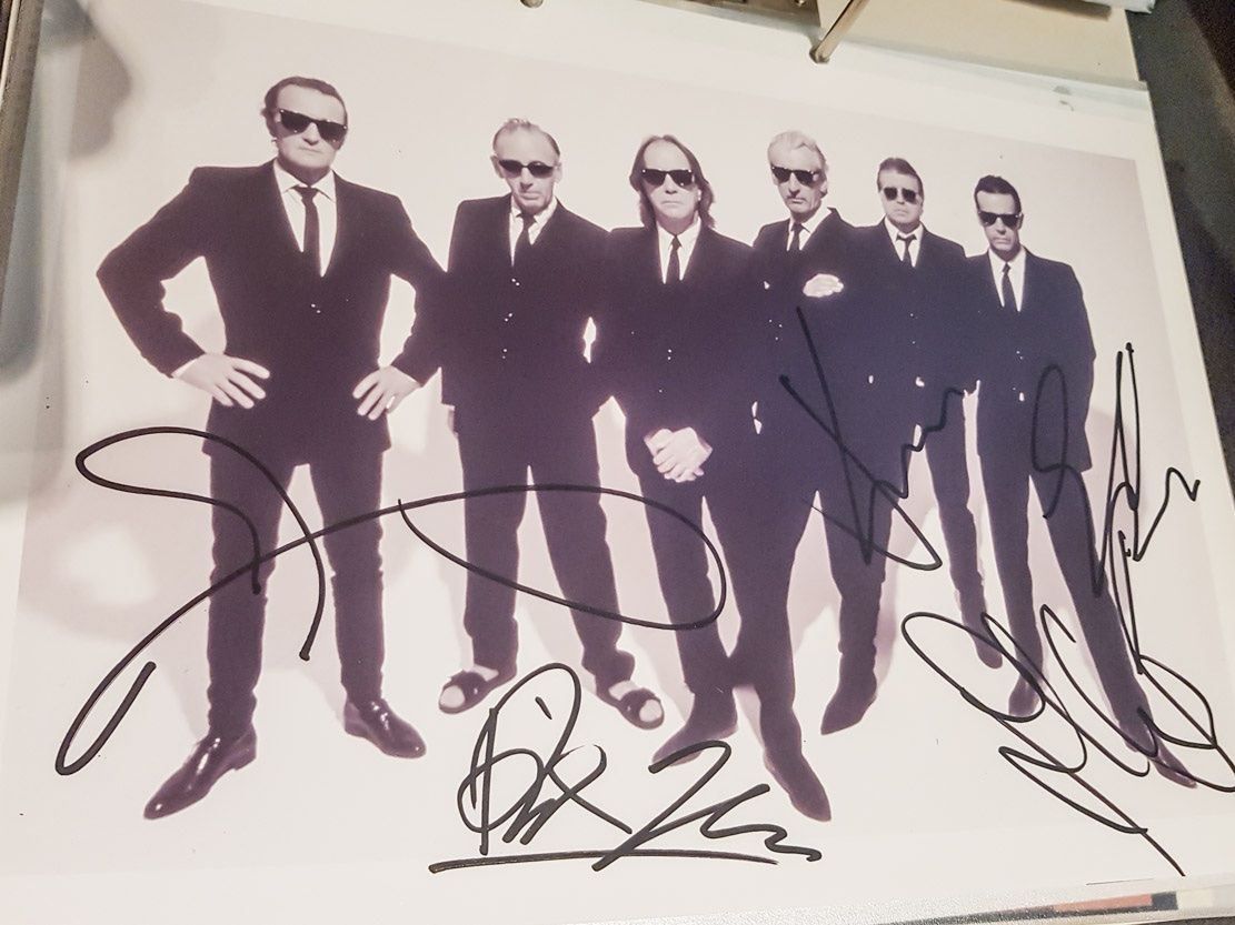 Autografi: The Pretty Things - Autogramm auf Foto – Usato da Kaisten venduto da Simpsons4